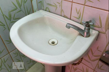 Casa à venda com 100m², 5 quartos e 2 vagas Casa à venda com 100m², 5 quartos e 2 vagasBanheiro - Torneira