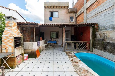 Casa à venda com 100m², 5 quartos e 2 vagas Casa à venda com 100m², 5 quartos e 2 vagasPiscina e Churrasqueira