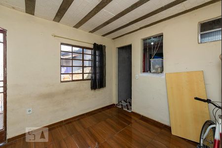 Casa à venda com 100m², 5 quartos e 2 vagas Casa à venda com 100m², 5 quartos e 2 vagasSala