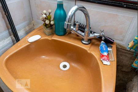 Casa à venda com 100m², 5 quartos e 2 vagas Casa à venda com 100m², 5 quartos e 2 vagasLavabo - Torneira
