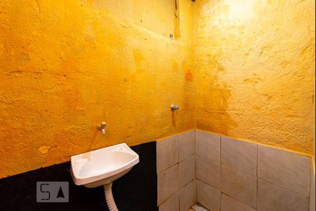 Casa à venda com 100m², 5 quartos e 2 vagas Casa à venda com 100m², 5 quartos e 2 vagasBanheiro Externo