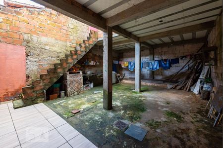 Casa à venda com 100m², 5 quartos e 2 vagas Casa à venda com 100m², 5 quartos e 2 vagasÁrea de Serviço