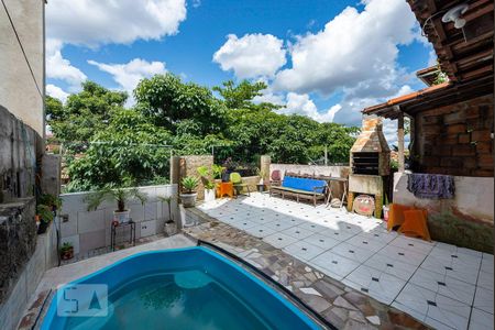 Casa à venda com 100m², 5 quartos e 2 vagas Casa à venda com 100m², 5 quartos e 2 vagasPiscina e Churrasqueira