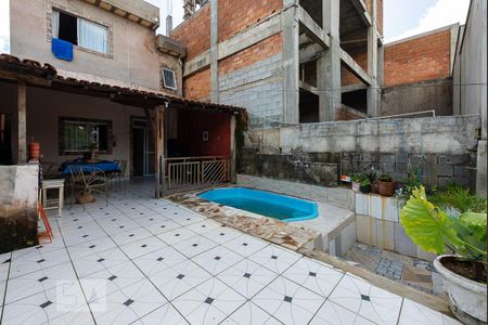 Casa à venda com 100m², 5 quartos e 2 vagas Casa à venda com 100m², 5 quartos e 2 vagasPiscina