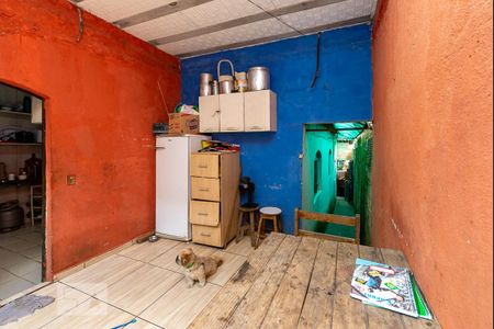 Casa à venda com 100m², 5 quartos e 2 vagas Casa à venda com 100m², 5 quartos e 2 vagasSala