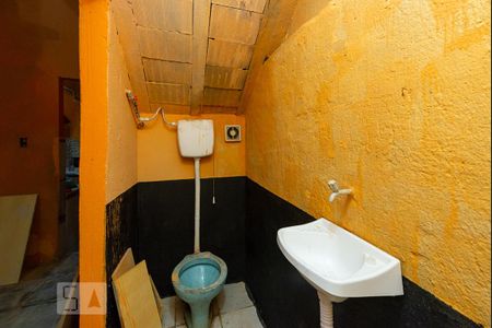 Casa à venda com 100m², 5 quartos e 2 vagas Casa à venda com 100m², 5 quartos e 2 vagasBanheiro Externo
