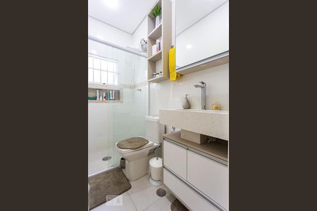 Banheiro de casa à venda com 3 quartos, 81m² em Veloso, Osasco
