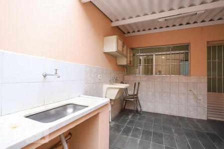 Casa à venda com 80m², 2 quartos e 2 vagasQuintal