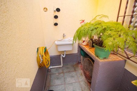 Casa à venda com 100m², 3 quartos e 6 vagas Casa à venda com 100m², 3 quartos e 6 vagasÁrea de serviço