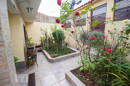 Casa à venda com 100m², 3 quartos e 6 vagas Casa à venda com 100m², 3 quartos e 6 vagasQuintal