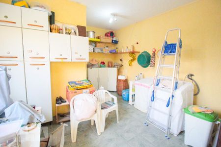 Casa à venda com 100m², 3 quartos e 6 vagas Casa à venda com 100m², 3 quartos e 6 vagasÁrea de serviço