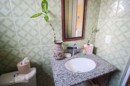 Casa à venda com 100m², 3 quartos e 6 vagas Casa à venda com 100m², 3 quartos e 6 vagasBanheiro 2