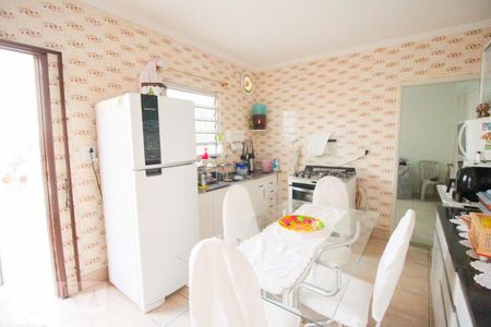 Casa à venda com 100m², 3 quartos e 6 vagas Casa à venda com 100m², 3 quartos e 6 vagasCozinha