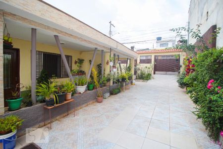 Casa à venda com 100m², 3 quartos e 6 vagas Casa à venda com 100m², 3 quartos e 6 vagasQuintal