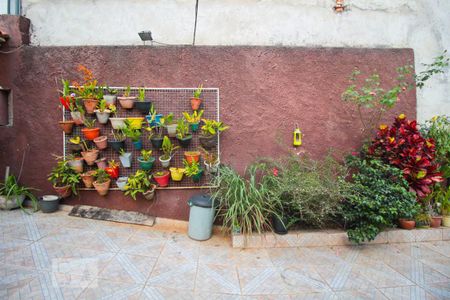 Casa à venda com 100m², 3 quartos e 6 vagas Casa à venda com 100m², 3 quartos e 6 vagasQuintal