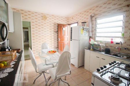 Casa à venda com 100m², 3 quartos e 6 vagas Casa à venda com 100m², 3 quartos e 6 vagasCozinha