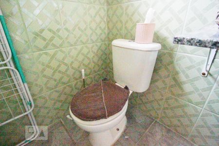 Casa à venda com 100m², 3 quartos e 6 vagas Casa à venda com 100m², 3 quartos e 6 vagasBanheiro 2