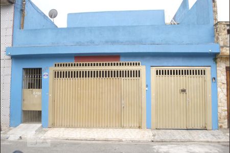 Casa para alugar com 125m², 2 quartos e 2 vagasFachada