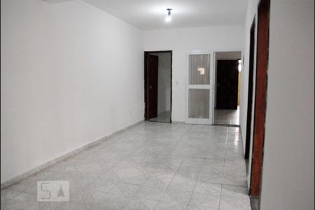 Casa para alugar com 125m², 2 quartos e 2 vagasSala