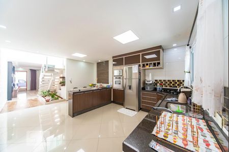 Casa à venda com 190m², 4 quartos e 4 vagasCopa e cozinha 