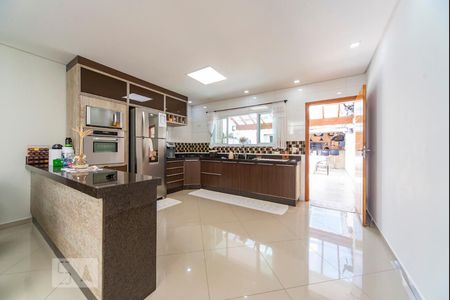 Casa à venda com 190m², 4 quartos e 4 vagasCopa e cozinha 