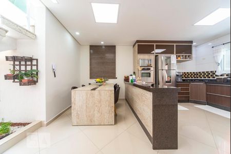 Casa à venda com 190m², 4 quartos e 4 vagasCopa e cozinha 