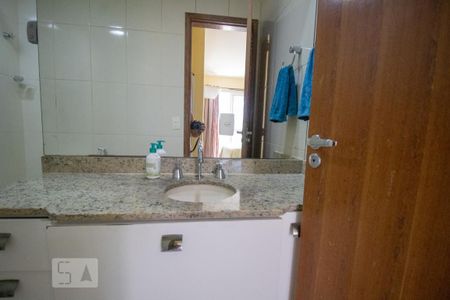 Apartamento à venda com 81m², 2 quartos e 1 vagaBanheiro da Suíte