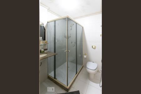 Apartamento à venda com 98m², 2 quartos e 2 vagas Apartamento à venda com 98m², 2 quartos e 2 vagasBanheiro da Suíte