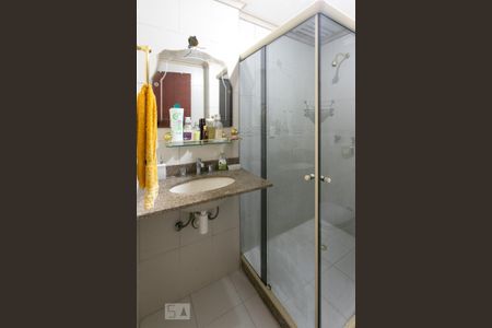 Apartamento à venda com 98m², 2 quartos e 2 vagas Apartamento à venda com 98m², 2 quartos e 2 vagasBanheiro da Suíte