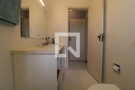 Casa à venda com 300m², 5 quartos e 6 vagasBanheiro da suíte