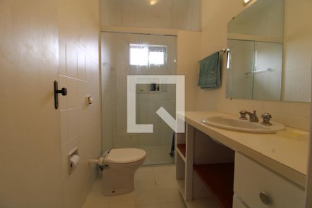 Casa à venda com 300m², 5 quartos e 6 vagasBanheiro da suíte