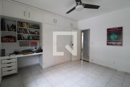 Casa à venda com 300m², 5 quartos e 6 vagasQuarto 1