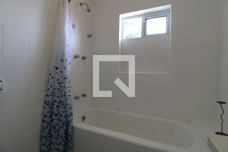 Casa à venda com 300m², 5 quartos e 6 vagasBanheira