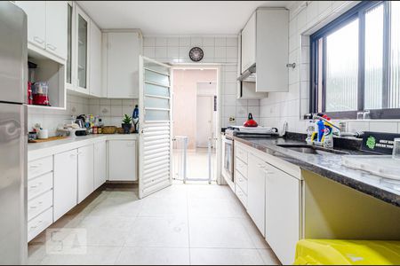 Casa à venda com 174m², 2 quartos e 2 vagas Casa à venda com 174m², 2 quartos e 2 vagasCozinha