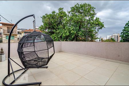 Casa à venda com 174m², 2 quartos e 2 vagas Casa à venda com 174m², 2 quartos e 2 vagasVaranda