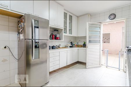 Casa à venda com 174m², 2 quartos e 2 vagas Casa à venda com 174m², 2 quartos e 2 vagasCozinha