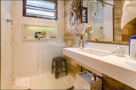 Casa à venda com 174m², 2 quartos e 2 vagas Casa à venda com 174m², 2 quartos e 2 vagasBanheiro