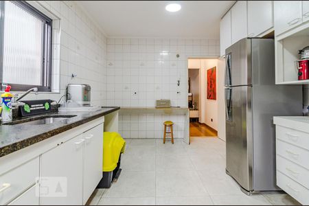Casa à venda com 174m², 2 quartos e 2 vagas Casa à venda com 174m², 2 quartos e 2 vagasCozinha