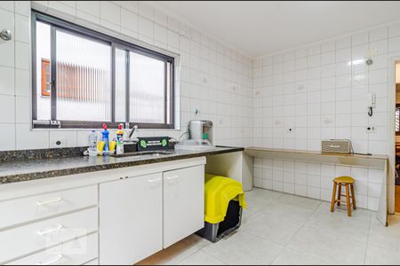 Casa à venda com 174m², 2 quartos e 2 vagas Casa à venda com 174m², 2 quartos e 2 vagasCozinha