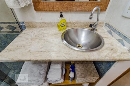 Casa à venda com 174m², 2 quartos e 2 vagas Casa à venda com 174m², 2 quartos e 2 vagasBanheiro 2