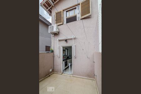 Casa à venda com 174m², 2 quartos e 2 vagas Casa à venda com 174m², 2 quartos e 2 vagasQuintal