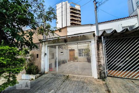 Casa à venda com 110m², 2 quartos e 1 vaga Casa à venda com 110m², 2 quartos e 1 vagaFachada