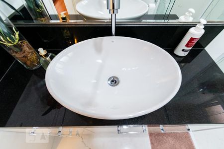 Casa à venda com 200m², 3 quartos e 2 vagas Casa à venda com 200m², 3 quartos e 2 vagasBanheiro Social