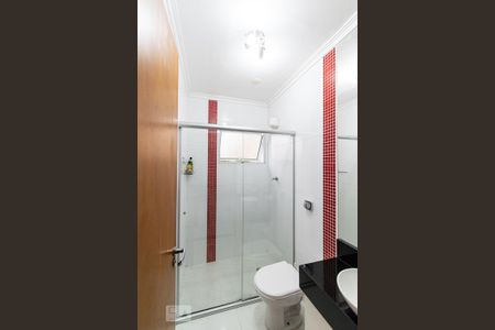 Casa à venda com 200m², 3 quartos e 2 vagas Casa à venda com 200m², 3 quartos e 2 vagasBanheiro de Serviço