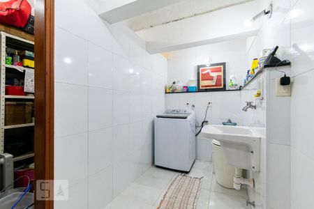 Casa à venda com 200m², 3 quartos e 2 vagas Casa à venda com 200m², 3 quartos e 2 vagasLavanderia