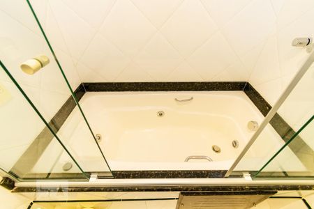 Casa à venda com 200m², 3 quartos e 2 vagas Casa à venda com 200m², 3 quartos e 2 vagasBanheiro da Suíte