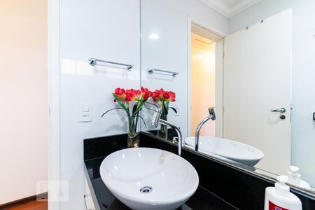 Casa à venda com 200m², 3 quartos e 2 vagas Casa à venda com 200m², 3 quartos e 2 vagasBanheiro Social