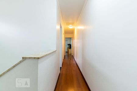 Casa à venda com 200m², 3 quartos e 2 vagas Casa à venda com 200m², 3 quartos e 2 vagasCorredor