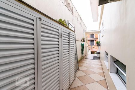 Casa à venda com 200m², 3 quartos e 2 vagas Casa à venda com 200m², 3 quartos e 2 vagasCorredor Lateral