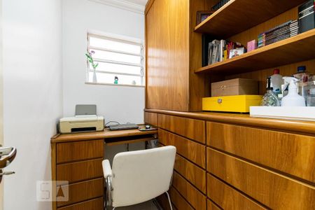 Casa à venda com 200m², 3 quartos e 2 vagas Casa à venda com 200m², 3 quartos e 2 vagasEscritório